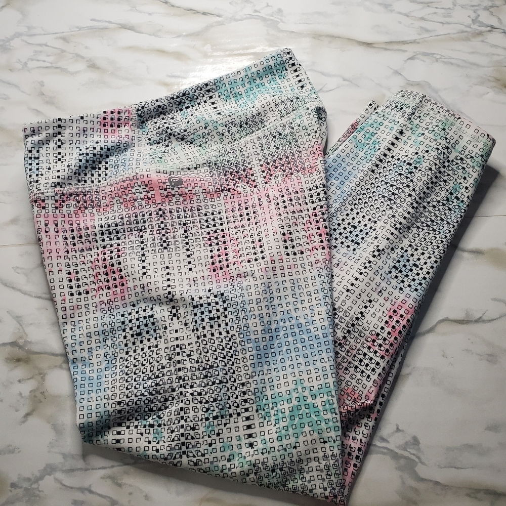 Fabletics Cropped Geometric Pattern Leggings M - image 2
